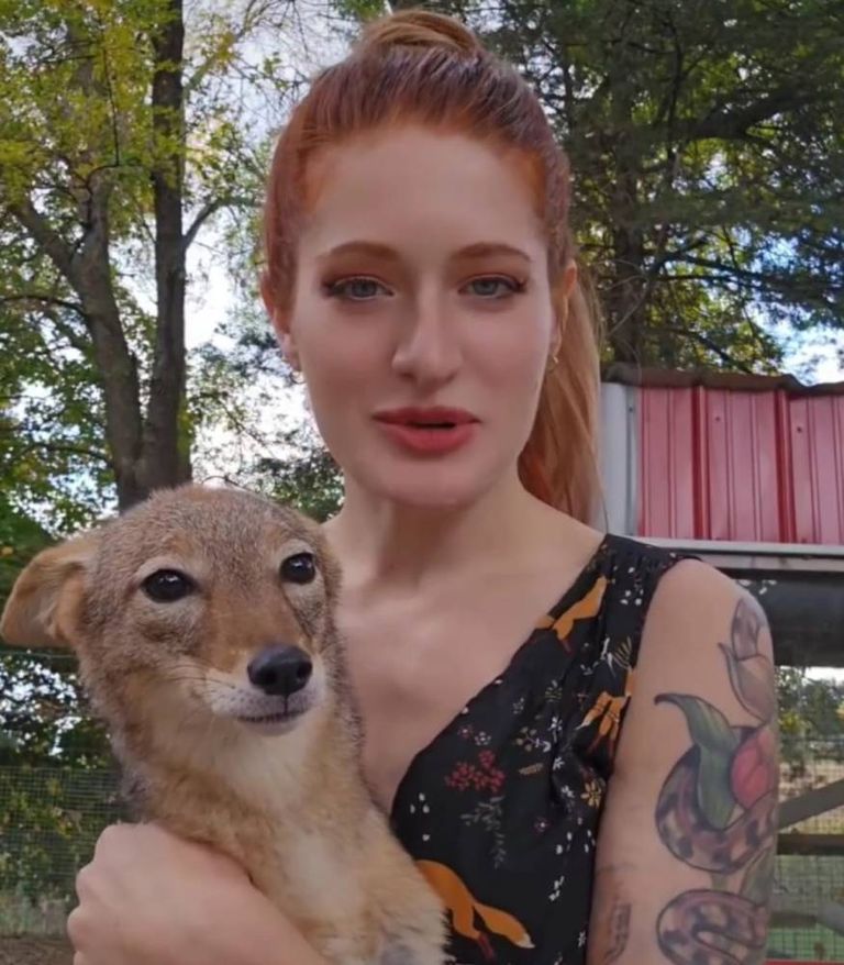 ميكايلا راينز