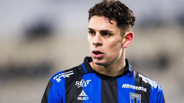 وسام أبوعلي لاعب الأهلي 