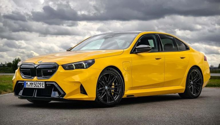 سيارة BMW M5