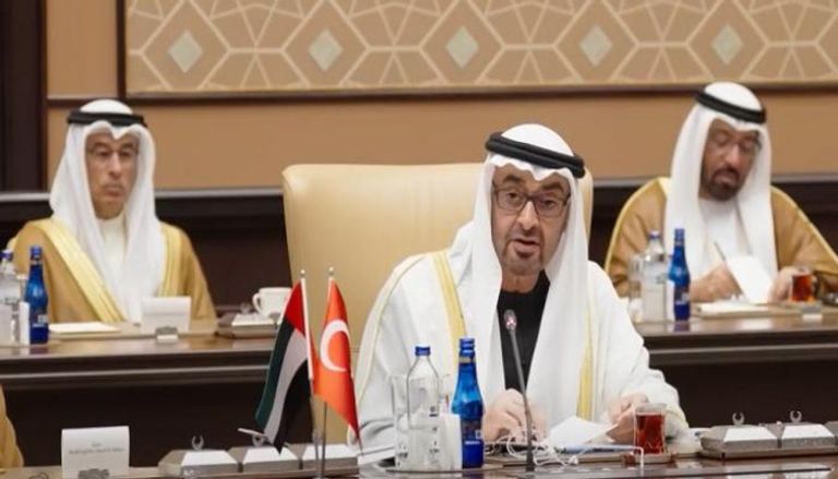 الشيخ محمد بن زايد آل نهيان خلال الاجتماع