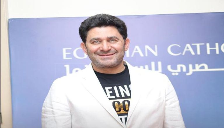 أحمد شاكر عبد اللطيف يقلد ترامب