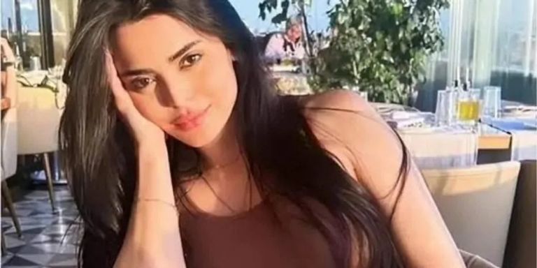 الفنانة أسماء جلال