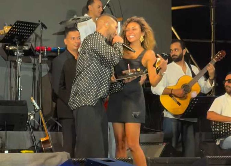 أحمد سعد يحتفل بعيد ميلاد علياء بسوني