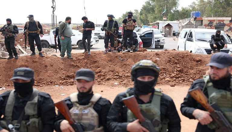 قافلة للهلال الأحمر السوري متجهة إلى مدينة السويداء