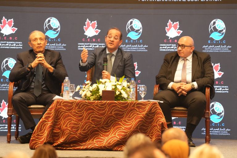 مصر توازن بين الانضباط المالي وتحفيز النمو