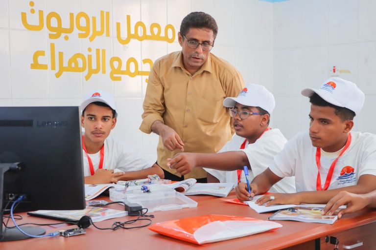 مخيمات حضرموت تفتح آفاق طلاب اليمن
