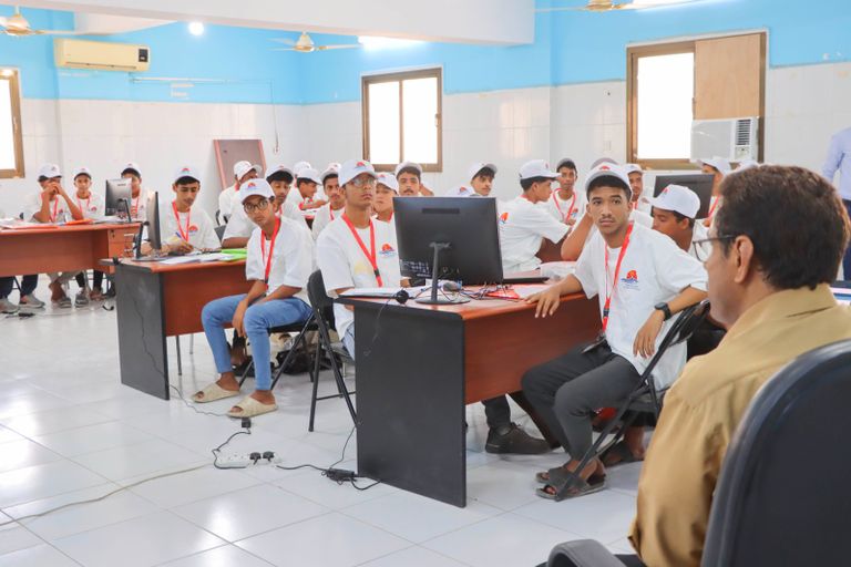 مخيمات حضرموت تفتح آفاق طلاب اليمن