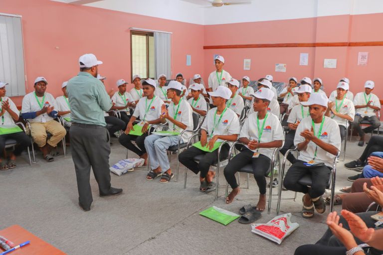 مخيمات حضرموت تفتح آفاق طلاب اليمن