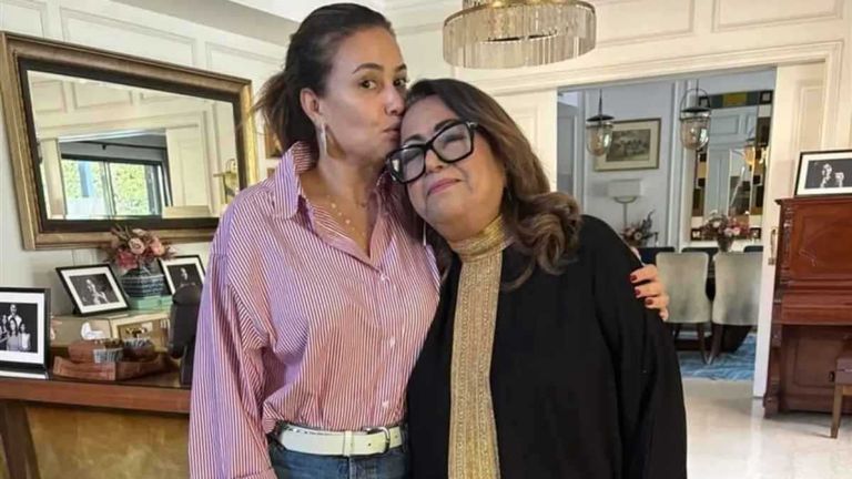 هند صبري ووالدتها