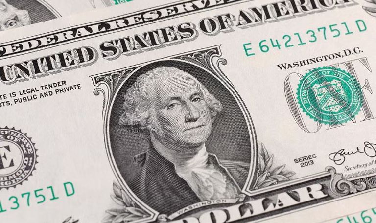 أوراق نقدية فئة 100 دولار أمريكي - أرشيفية