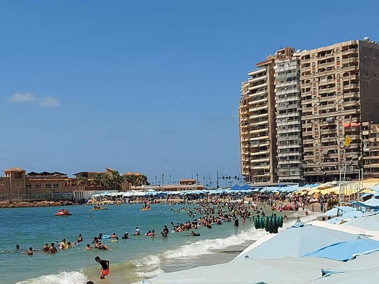 مباني الإسكندرية الساحلية تواجه خطر التآكل