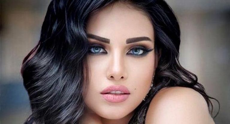 الفنانة مروة نصر 