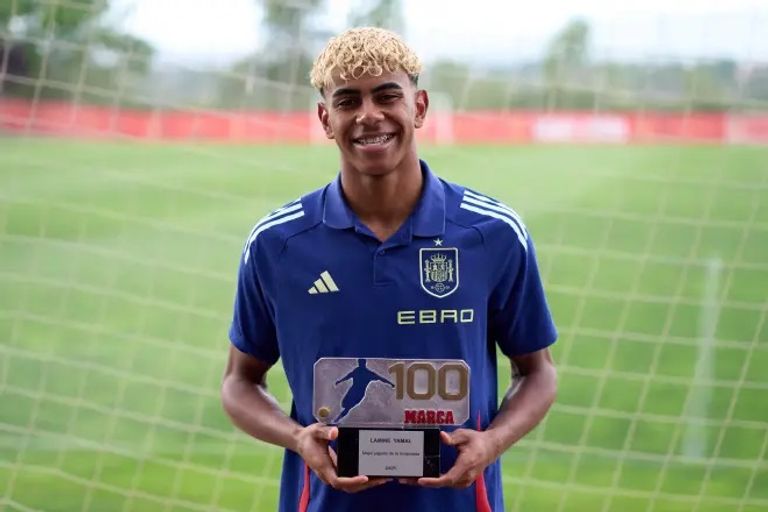 لامين يامال لامين يامال نجم برشلونة الواعد