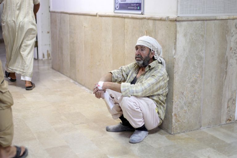 تصاعد عمود من الدخان عقب انفجار في معرة مصرين بالجزء الشمالي من إدلب