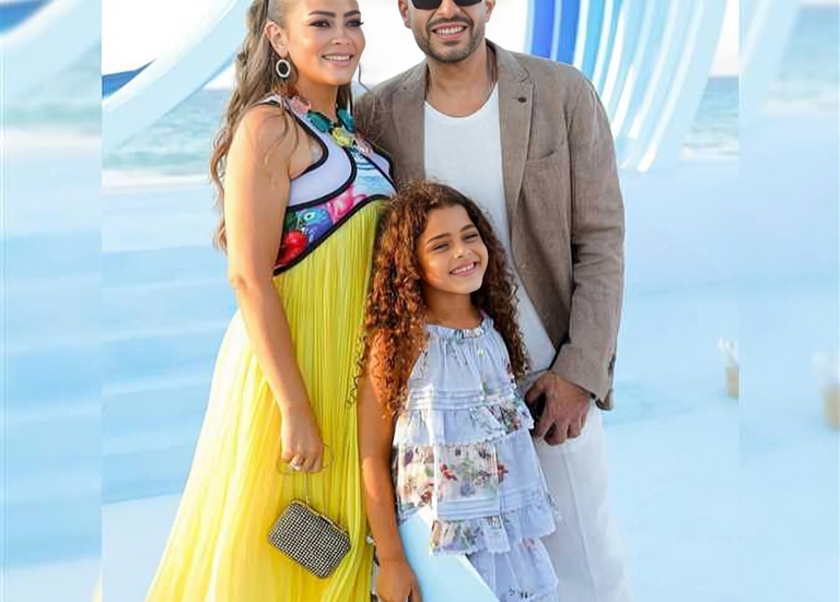 محمد حماقي وزوجته وابنته