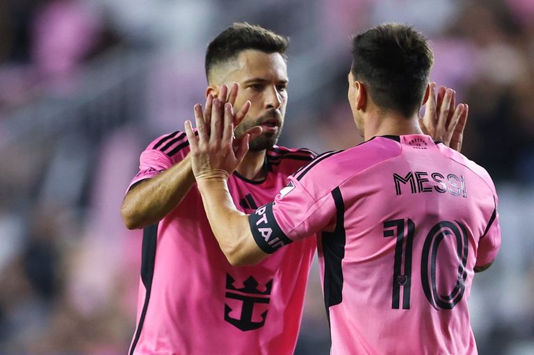 ميسي وجوردي ألبا