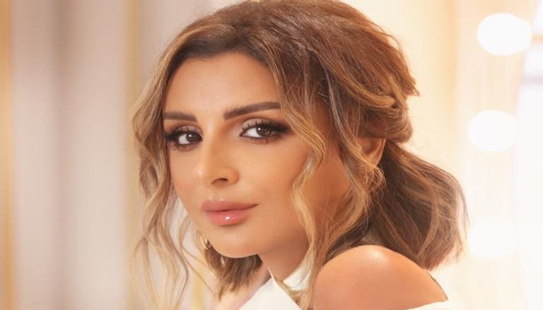أنغام تخضع لعملية جراحية في ألمانيا
