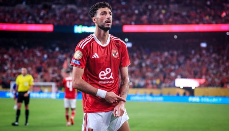 وسام أبوعلي لاعب الأهلي السابق