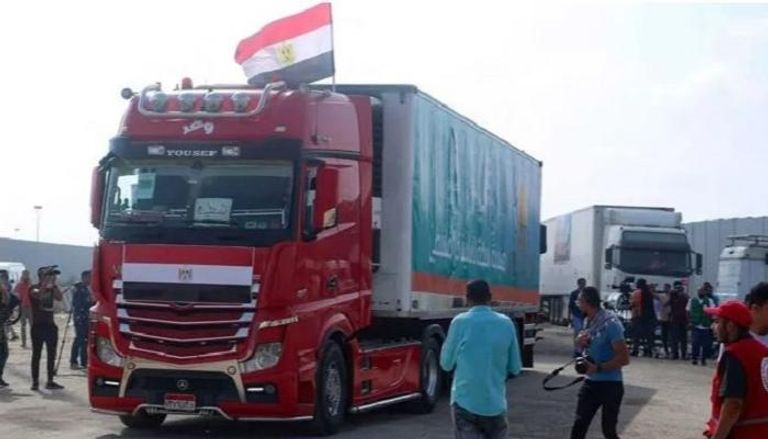 شاحنات المساعدات المصرية عند معبر رفح - أرشيفية