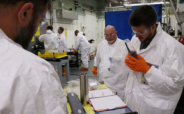 بعض اليورانيوم 233 المخزن موجودا منذ التجارب الذرية الأولى