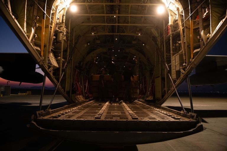 صورة وزعها الجيش الإسرائيلي للاستعداد لعملية إسقاط المساعدات