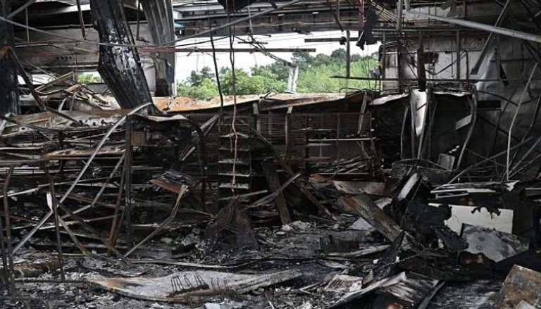 أضرار في متجر بتايلاند جراء قذائف مدفعية كمبودية