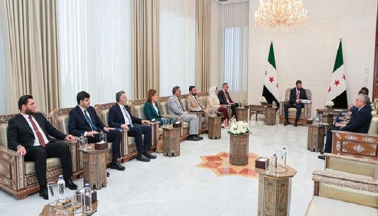 الرئيس السوري أحمد الشرع يتسلم النظام الانتخابي المؤقت