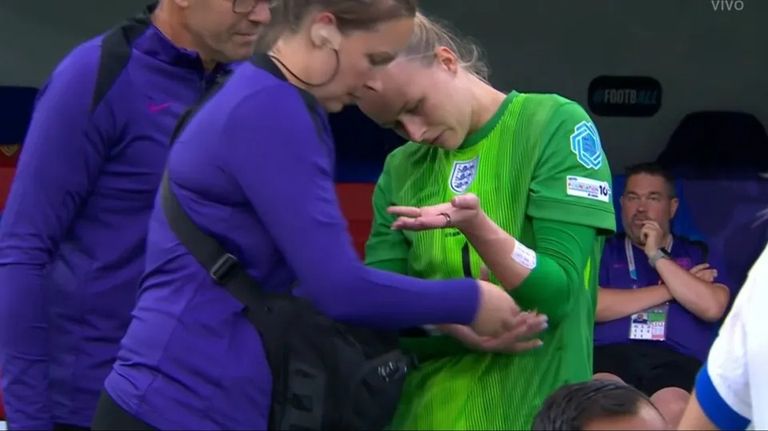 هانا هامبتون هانا هامبتون حارسة منتخب إنجلترا للسيدات