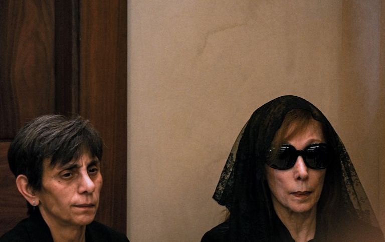 السيدة فيروز في جنازة ابنها زياد