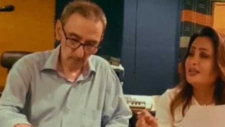 الفنانة لطيفة