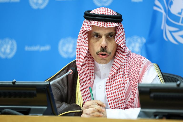 صورة تذكارية للمشاركين في مؤتمر حل الدولتين في الأمم المتحدة
