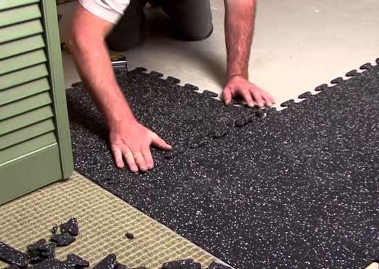 البلاط المطاطي يتميز بمجموعة واسعة من الاستخدامات