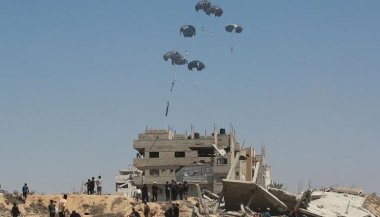 عملية إسقاط للمساعدات على غزة - أ.ف.ب