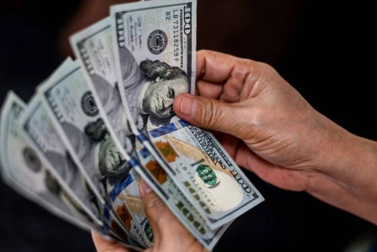 أوراق نقدية فئة 100 دولار أمريكي - أرشيفية