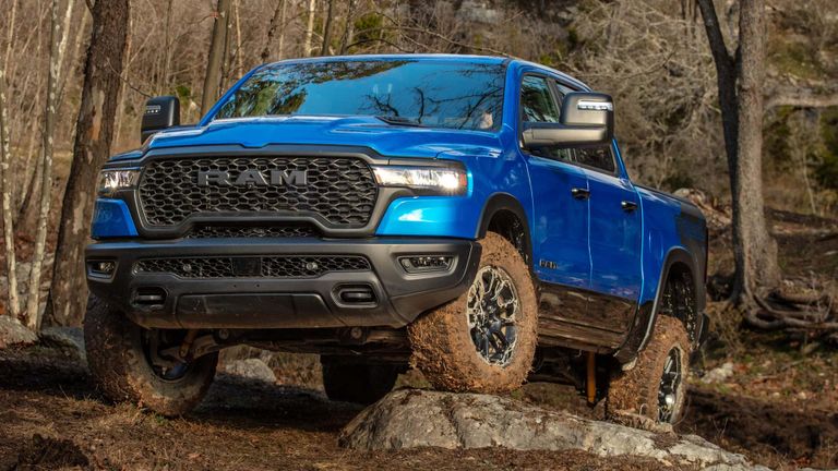 شاحنة Ram 1500 ملوك الطرق الوعرة لعام 2025 أقوى 5 شاحنات سحبا