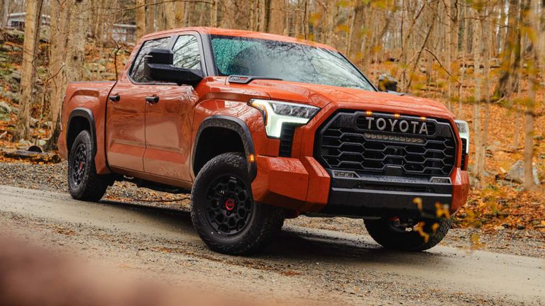 شاحنة Toyota Tundra ملوك الطرق الوعرة لعام 2025 أقوى 5 شاحنات سحبا