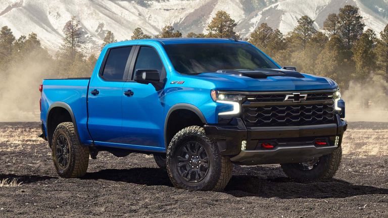شاحنة Chevrolet Silverado 1500 ملوك الطرق الوعرة لعام 2025 أقوى 5 شاحنات سحبا