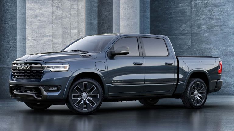 شاحنة Ram 1500 Ramcharger ملوك الطرق الوعرة لعام 2025 أقوى 5 شاحنات سحبا