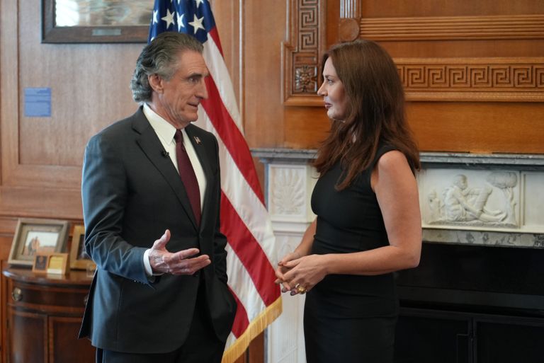 جانب من المقابلة مع وزير الداخلية الأمريكي