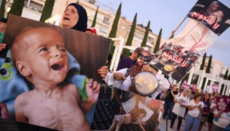 متظاهرون في تل أبيب يطالبون بوقف حرب غزة