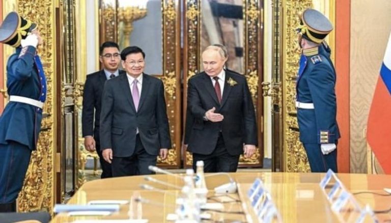 بوتين ورئيس لاوس