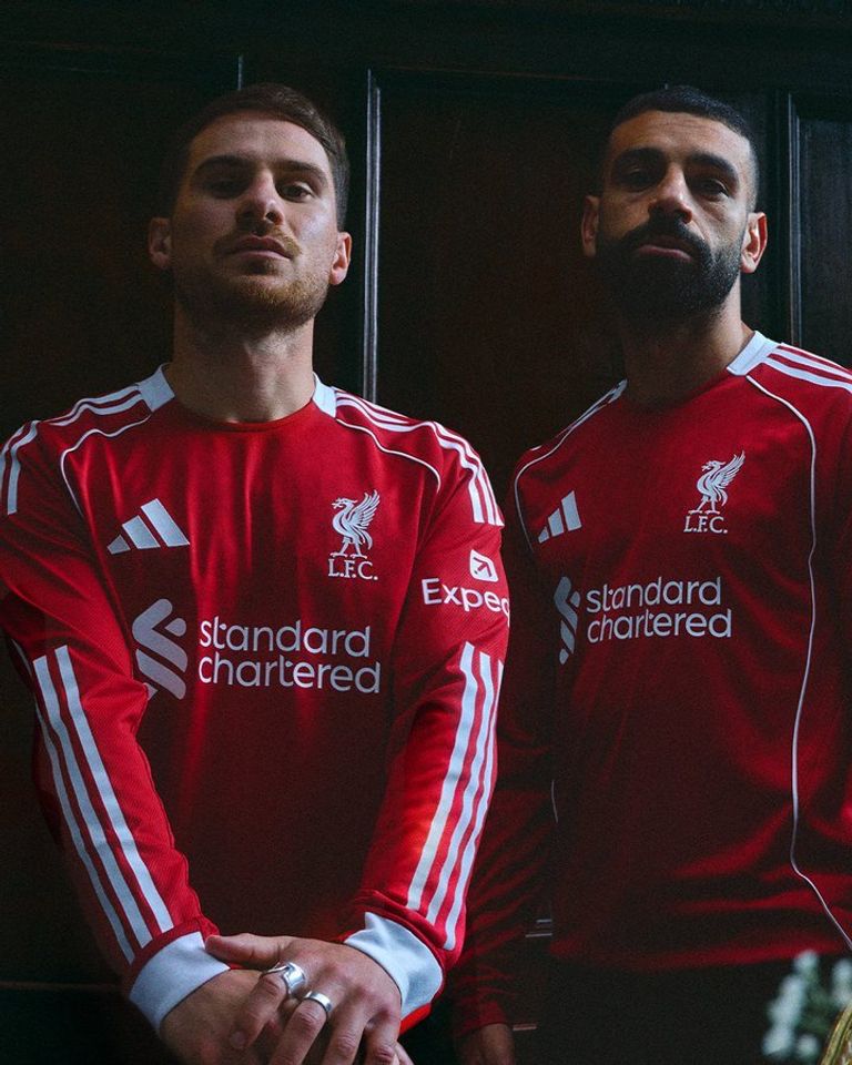 قميص ليفربول الجديد محمد صلاح بقميص ليفربول الجديد