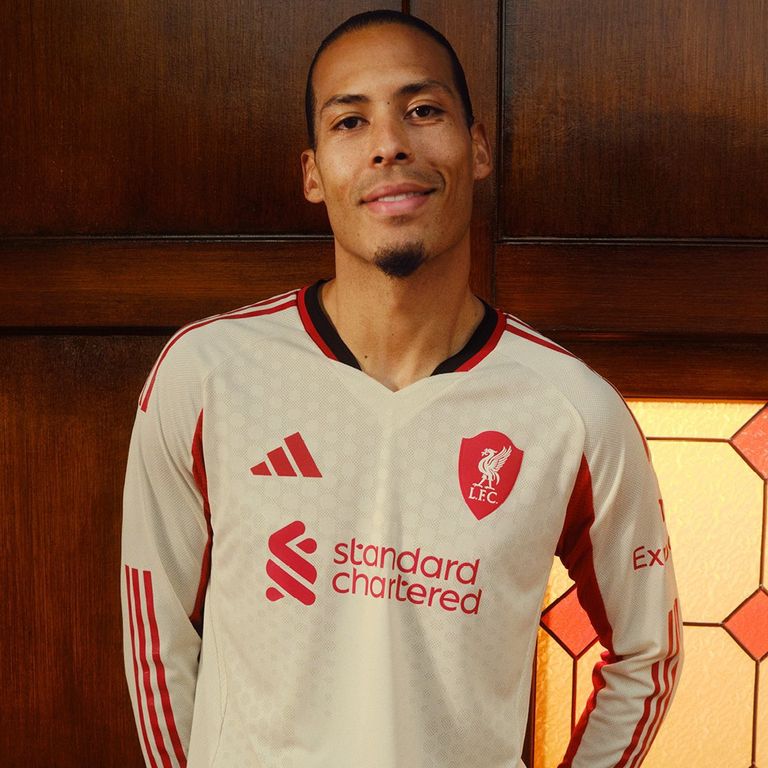 قميص ليفربول الجديد محمد صلاح بقميص ليفربول الجديد