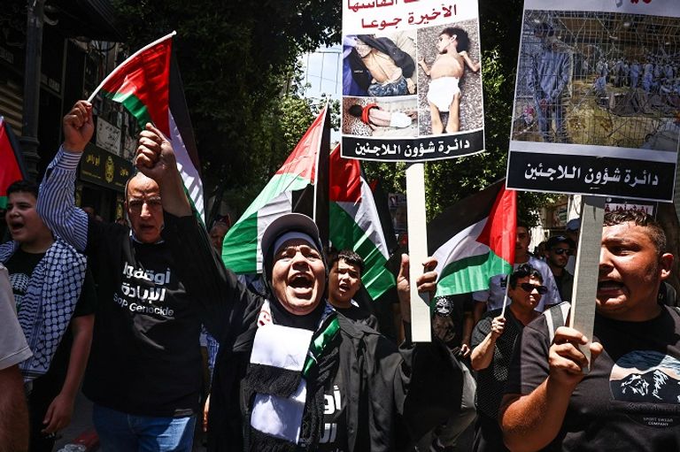 مظاهرات حاشدة في الضفة الغربية تضامنا مع غزة