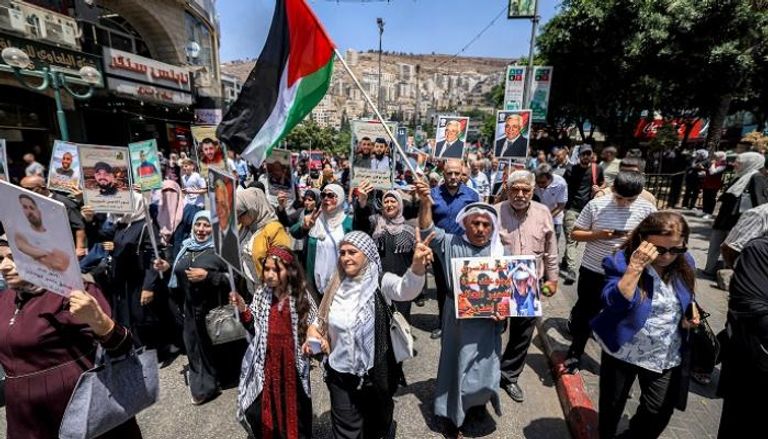مظاهرات حاشدة في الضفة الغربية تضامنا مع غزة