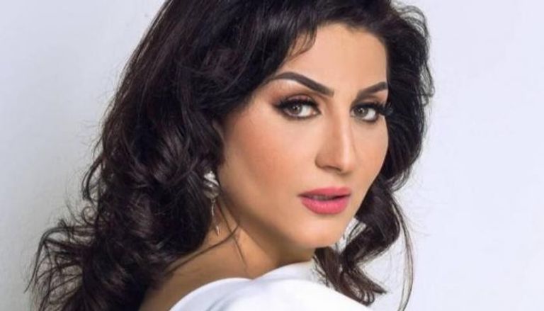 الفنانة وفاء عامر