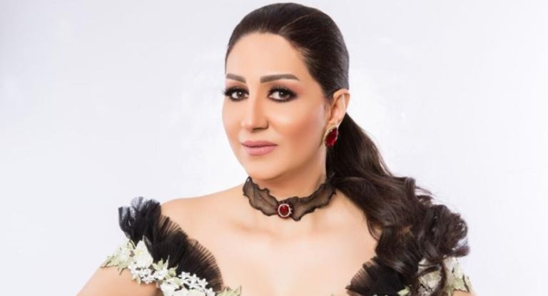 الفنانة وفاء عامر 