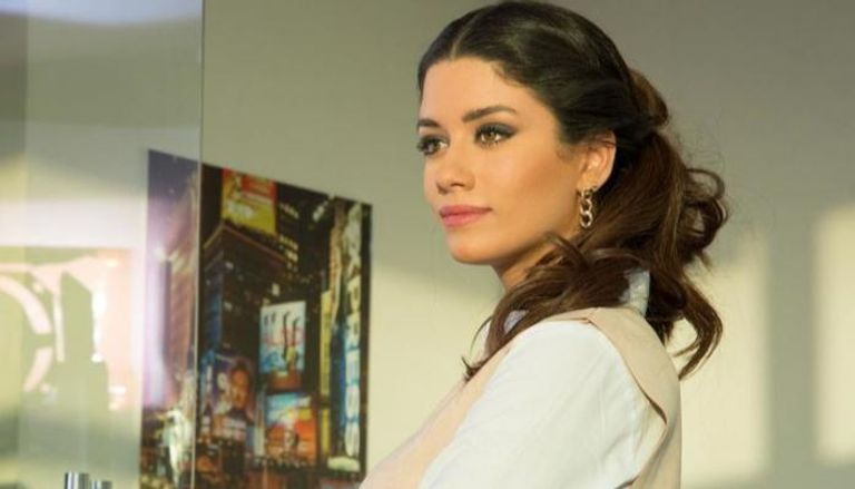 الفنانة اللبنانية سينتيا خليفة