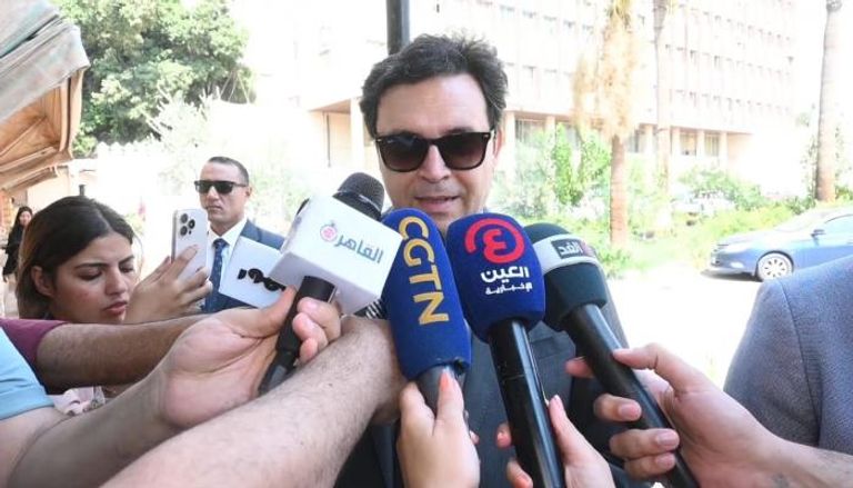 وزير الثقافة المصري عقب الإدلاء بصوته في الانتخابات متحدثا للصحفيين