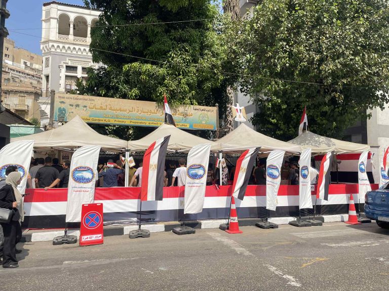 إقبال على مركز اقتراع في مصر رغم حرارة الطقس